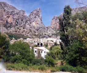 MOUSTIERS SAINTE MARIE
Alpes de Haute Provence MOUSTIERS SAINTE MARIE
Alpes de Haute Provence